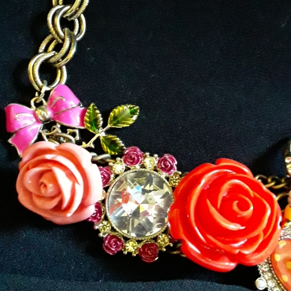 Betsey Johnson VINTAGE ROSE GARDEN SET - Picture 4 of 8